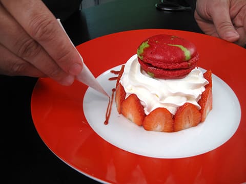 Macaron fraise et pistache et sa crème chantilly - 31