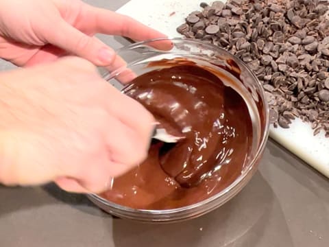 Mélange du chocolat fondu