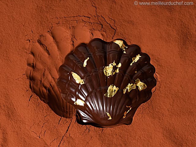 Moulage d'un coquillage en chocolat