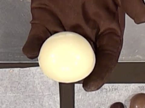 Moulage d'un ourson en chocolat pour Pâques - 113