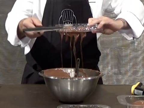 Moulage d'un ourson en chocolat pour Pâques - 58