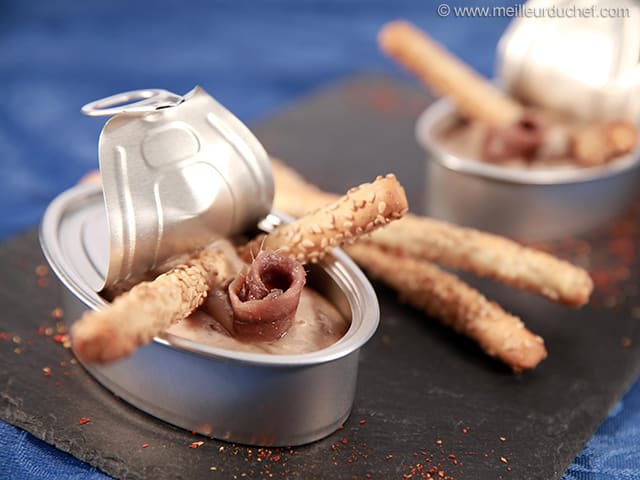 Mousse d'anchois et gressins au sésame