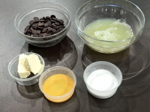 Tous les ingrédients pour la réalisation de la mousse au chocolat noir