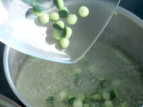 Mousseline de cabillaud aux deux purées et crème d'asperges - 12