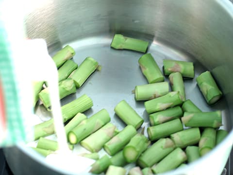 Mousseline de cabillaud aux deux purées et crème d'asperges - 29