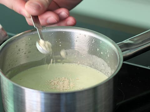 Mousseline de cabillaud aux deux purées et crème d'asperges - 72