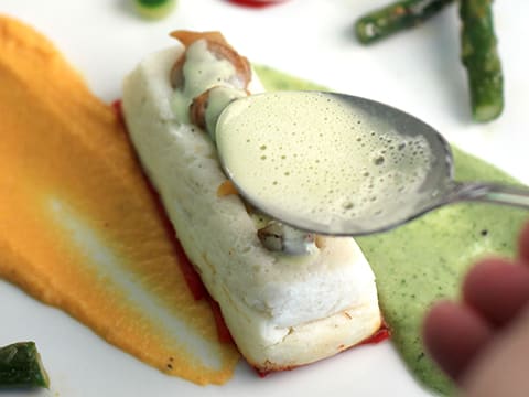 Mousseline de cabillaud aux deux purées et crème d'asperges - 82