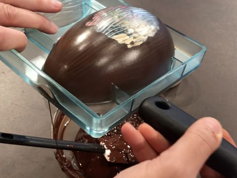 Oeuf de Pâques en chocolat avec inclusions - 18