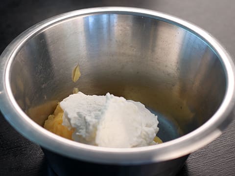 Œuf en nougatine au praliné et crémeux au citron - 36