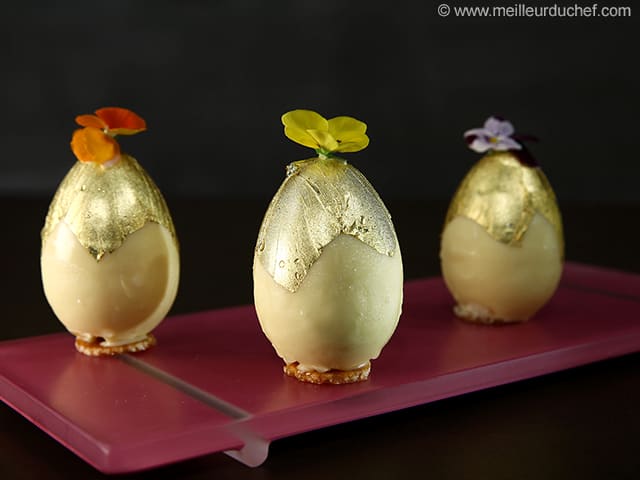 Oeuf de Pâques doré à l'or fin