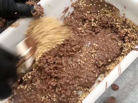 Œuf de Pâques garni d'œufs en chocolat rocher - 38