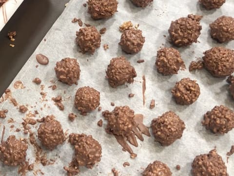 Œuf de Pâques garni d'œufs en chocolat rocher - 42