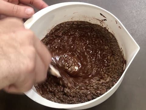 Œuf de Pâques garni d'œufs en chocolat rocher - 6