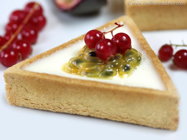 Panacotta aux fruits de la passion en tarte sablée