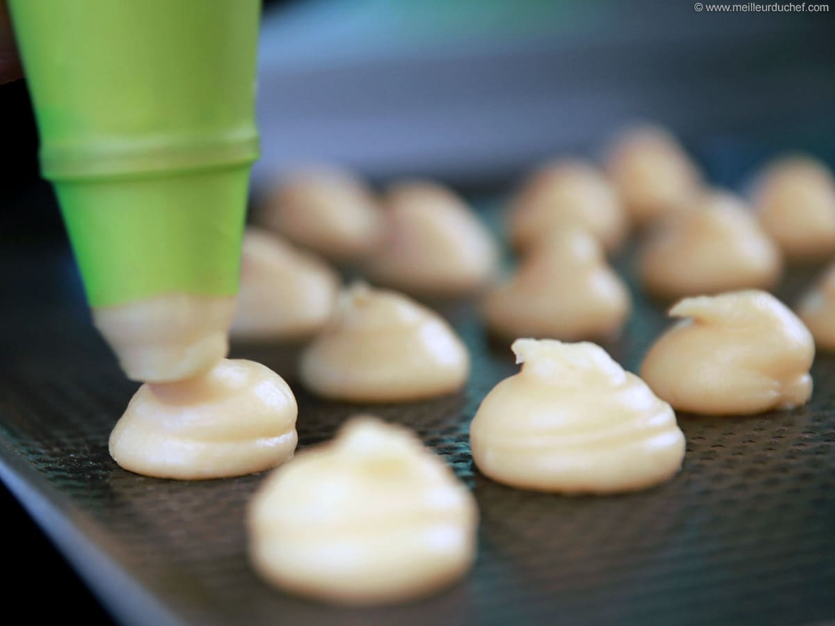 Pâte à choux (base deau) - Recette de cuisine illustrée - Meilleur du Chef