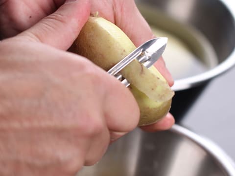 Faire des pommes paille : la technique en une minute 