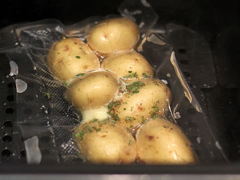 Pommes De Terre Nouvelles Au Romarin Et A L Ail Recette De