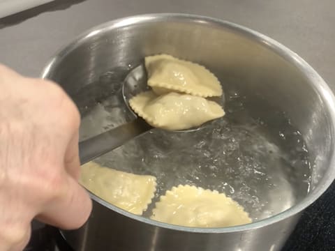 Cuisson des ravioles dans casserole