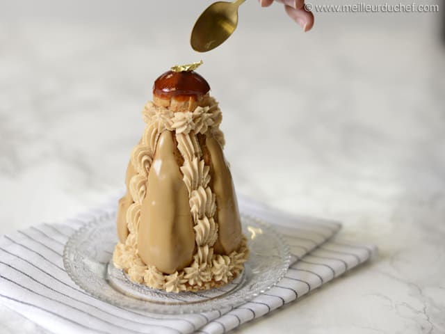 Religieuse à l'ancienne au café