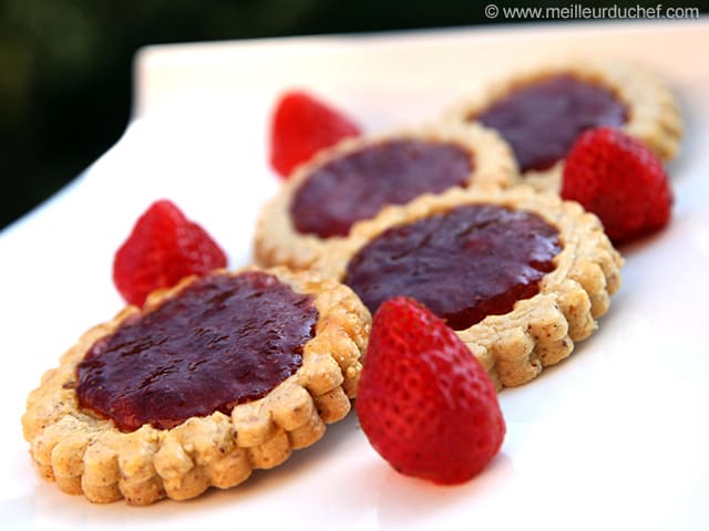 Sablés noisette fourrés à la confiture