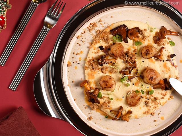 Saint-Jacques au corail, céleri fumé, girolles glacées, jus de calamansi et crumble de châtaigne
