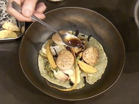 La Saint-Jacques en coquille végétale, rôtie au beurre mousseux et jus truffé - 51