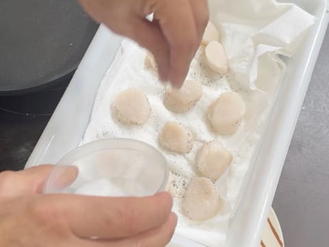 Noix de Saint-Jacques snackées, purée de panais à la vanille, chips de jambon et truffe - 39