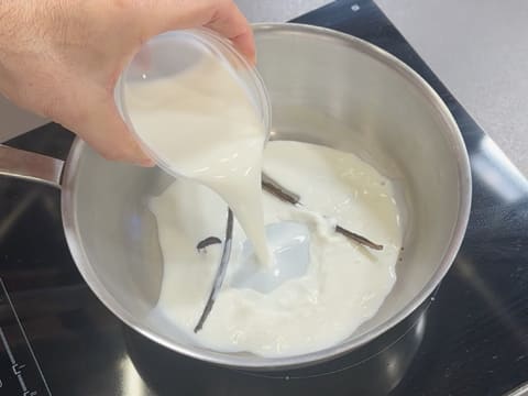 Noix de Saint-Jacques snackées, purée de panais à la vanille, chips de jambon et truffe - 4