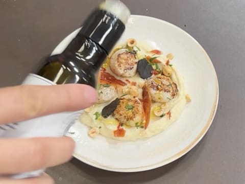 Noix de Saint-Jacques snackées, purée de panais à la vanille, chips de jambon et truffe - 51