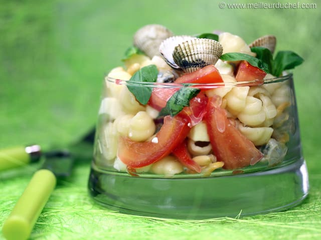 Salade de pâtes en forme de coeur à la feta et pignons de pin, salade de  pâte minceur