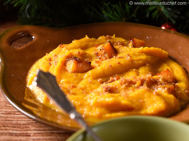 Suprême de volaille de Noël en croûte de pain d'épices, déclinaison autour de la courge, sauce Périgueux à la truffe noire