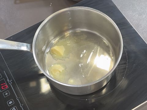 Suprême de volaille de Noël en croûte de pain d'épices, déclinaison autour de la courge, sauce Périgueux à la truffe noire - 124