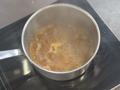 Suprême de volaille de Noël en croûte de pain d'épices, déclinaison autour de la courge, sauce Périgueux à la truffe noire - 131