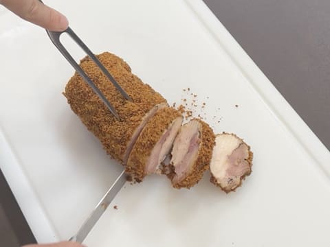 Suprême de volaille de Noël en croûte de pain d'épices, déclinaison autour de la courge, sauce Périgueux à la truffe noire - 146