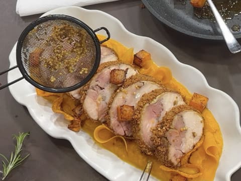 Suprême de volaille de Noël en croûte de pain d'épices, déclinaison autour de la courge, sauce Périgueux à la truffe noire - 153