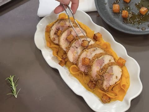 Suprême de volaille de Noël en croûte de pain d'épices, déclinaison autour de la courge, sauce Périgueux à la truffe noire - 154