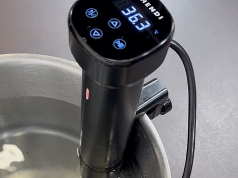 Suprême de volaille de Noël en croûte de pain d'épices, déclinaison autour de la courge, sauce Périgueux à la truffe noire - 59