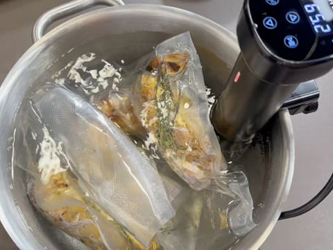 Suprême de volaille de Noël en croûte de pain d'épices, déclinaison autour de la courge, sauce Périgueux à la truffe noire - 61