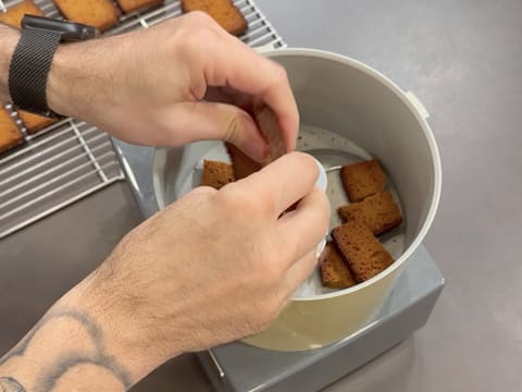 Suprême de volaille de Noël en croûte de pain d'épices, déclinaison autour de la courge, sauce Périgueux à la truffe noire - 67