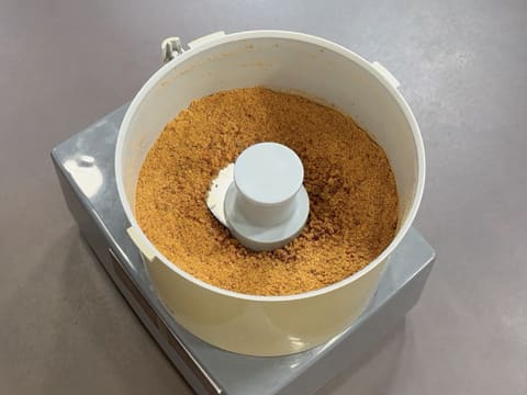 Suprême de volaille de Noël en croûte de pain d'épices, déclinaison autour de la courge, sauce Périgueux à la truffe noire - 69