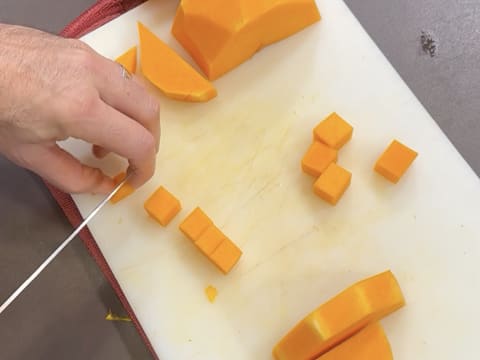 Suprême de volaille de Noël en croûte de pain d'épices, déclinaison autour de la courge, sauce Périgueux à la truffe noire - 78