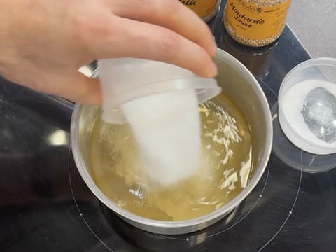 Suprême de volaille de Noël en croûte de pain d'épices, déclinaison autour de la courge, sauce Périgueux à la truffe noire - 94