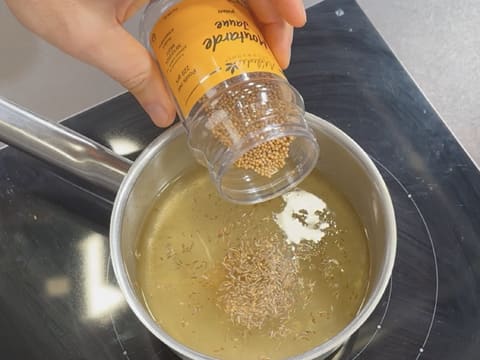 Suprême de volaille de Noël en croûte de pain d'épices, déclinaison autour de la courge, sauce Périgueux à la truffe noire - 97