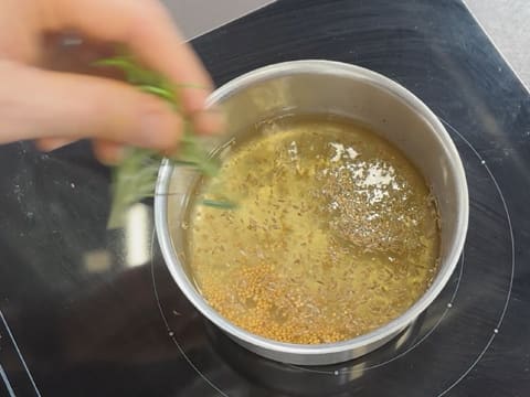 Suprême de volaille de Noël en croûte de pain d'épices, déclinaison autour de la courge, sauce Périgueux à la truffe noire - 98