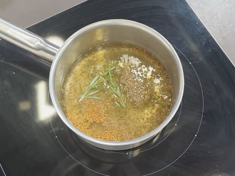 Suprême de volaille de Noël en croûte de pain d'épices, déclinaison autour de la courge, sauce Périgueux à la truffe noire - 99