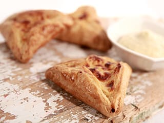 Talmouse en tricorne, sauce mornay