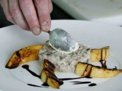 Tartare de dorade, crème glacée à la moutarde de meaux, melon poêlé - 31