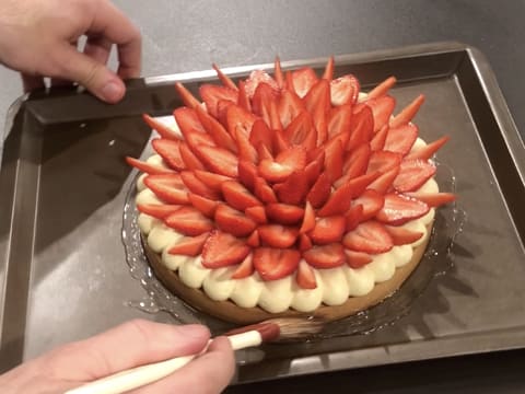 Tarte à la fraise sur son moelleux noisette - 110