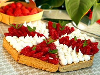 Tarte au citron meringuée et framboises chantilly mascarpone, en parts individuelles