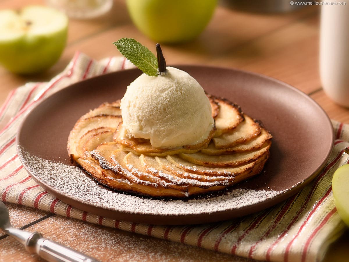 Tarte fine aux pommes caramélisées - Notre recette avec photos ...